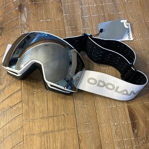 ODOLAND Ski Goggles w/ adjustable strap great for all winter sports NWT